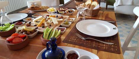 Free daily continental breakfast