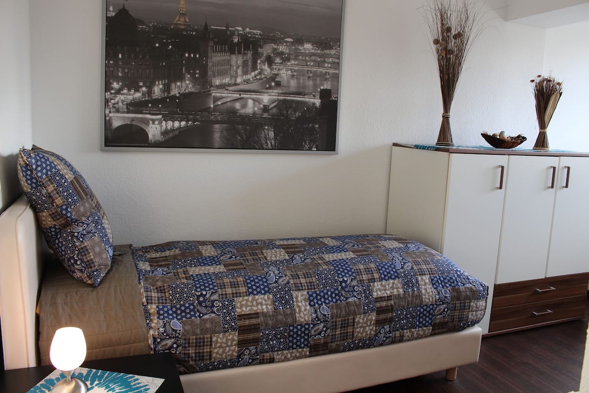 Quarto solteiro standard | Camas extras/dobráveis (sobretaxa), Wi-Fi de cortesia