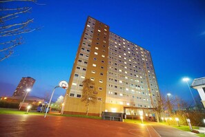 Exterior - John Lester & Eddie Colman Courts - Campus Accommodation (Salford)