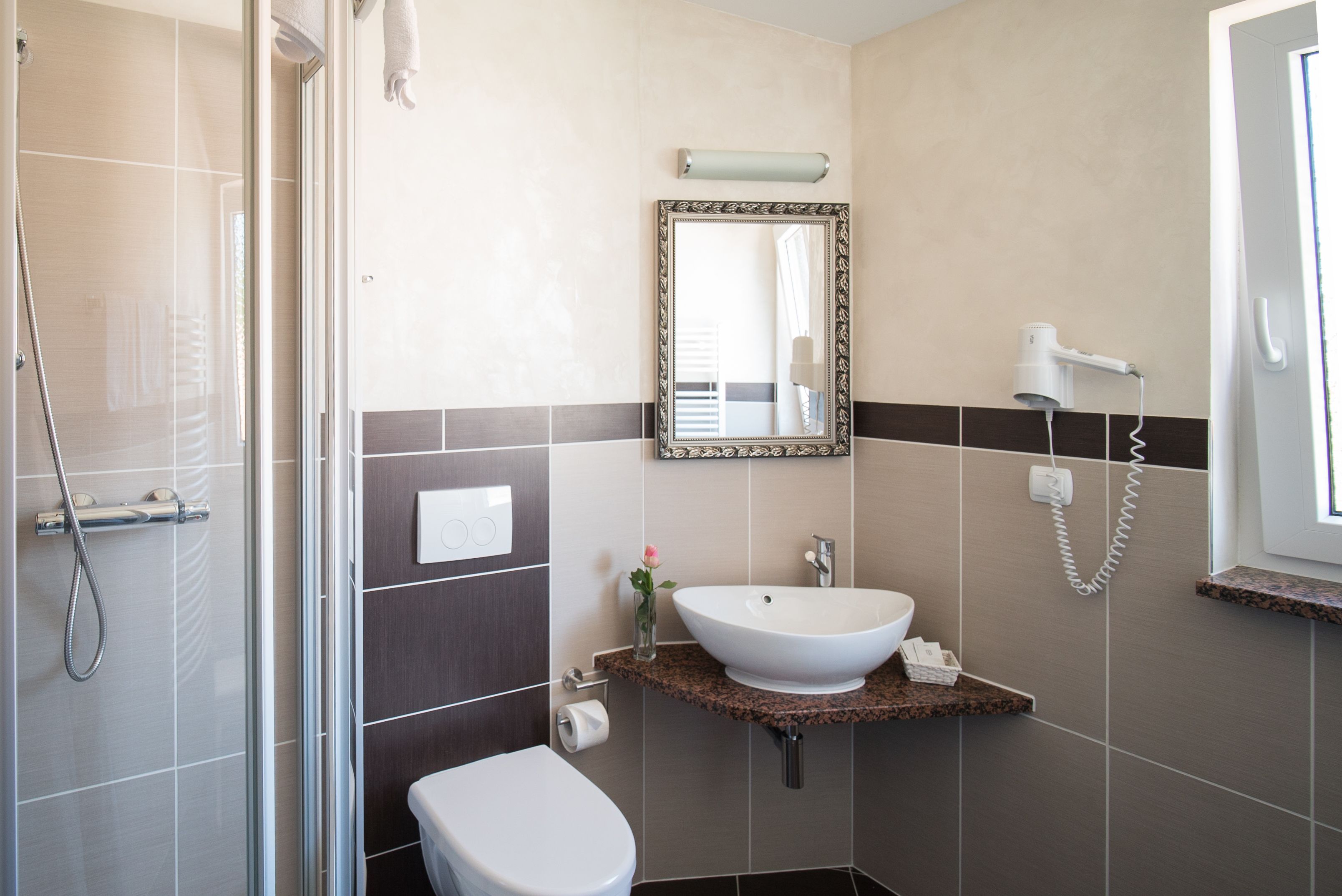 twin room | bathroom | shower, free toiletries, hair dryer, towels