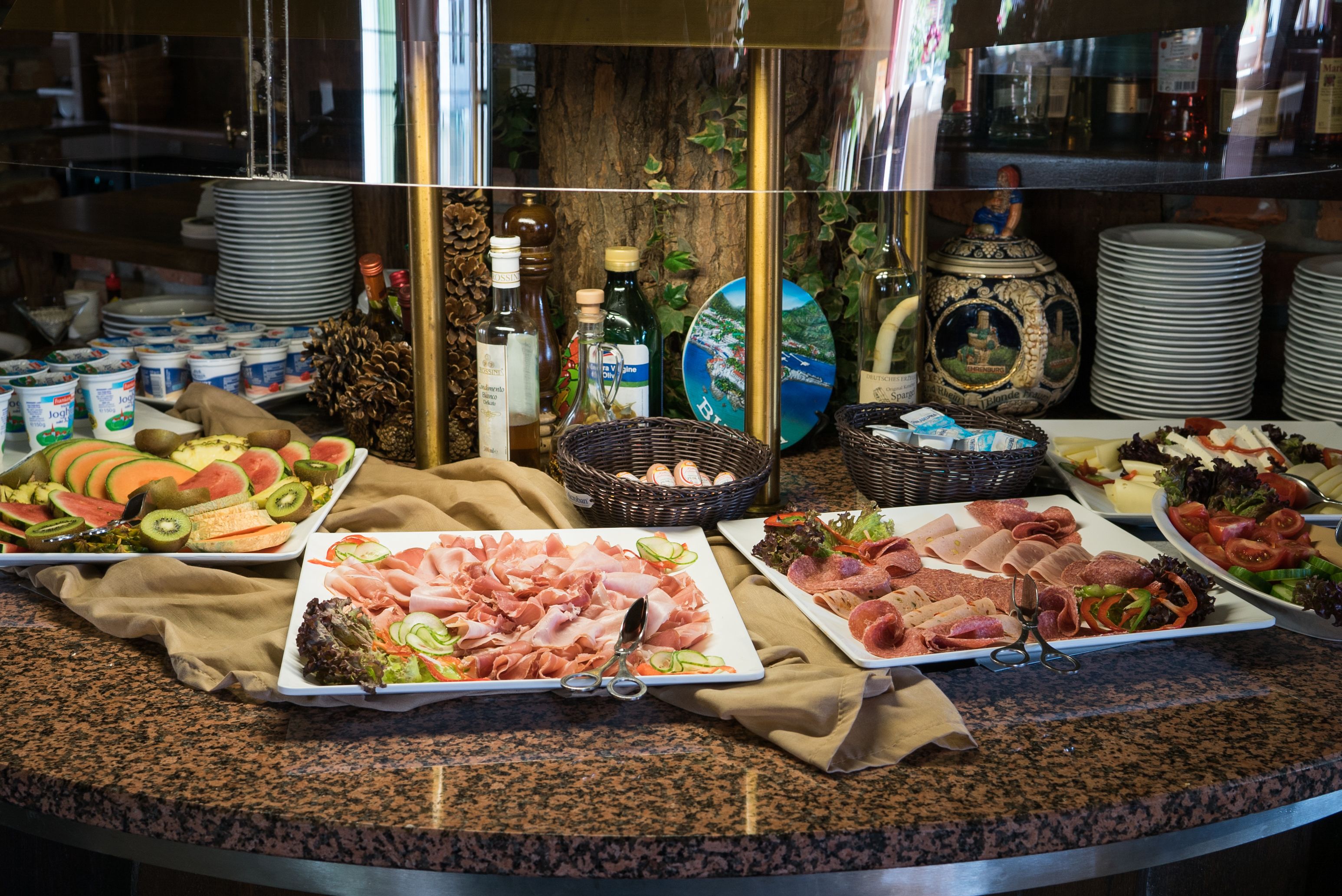 free buffet breakfast