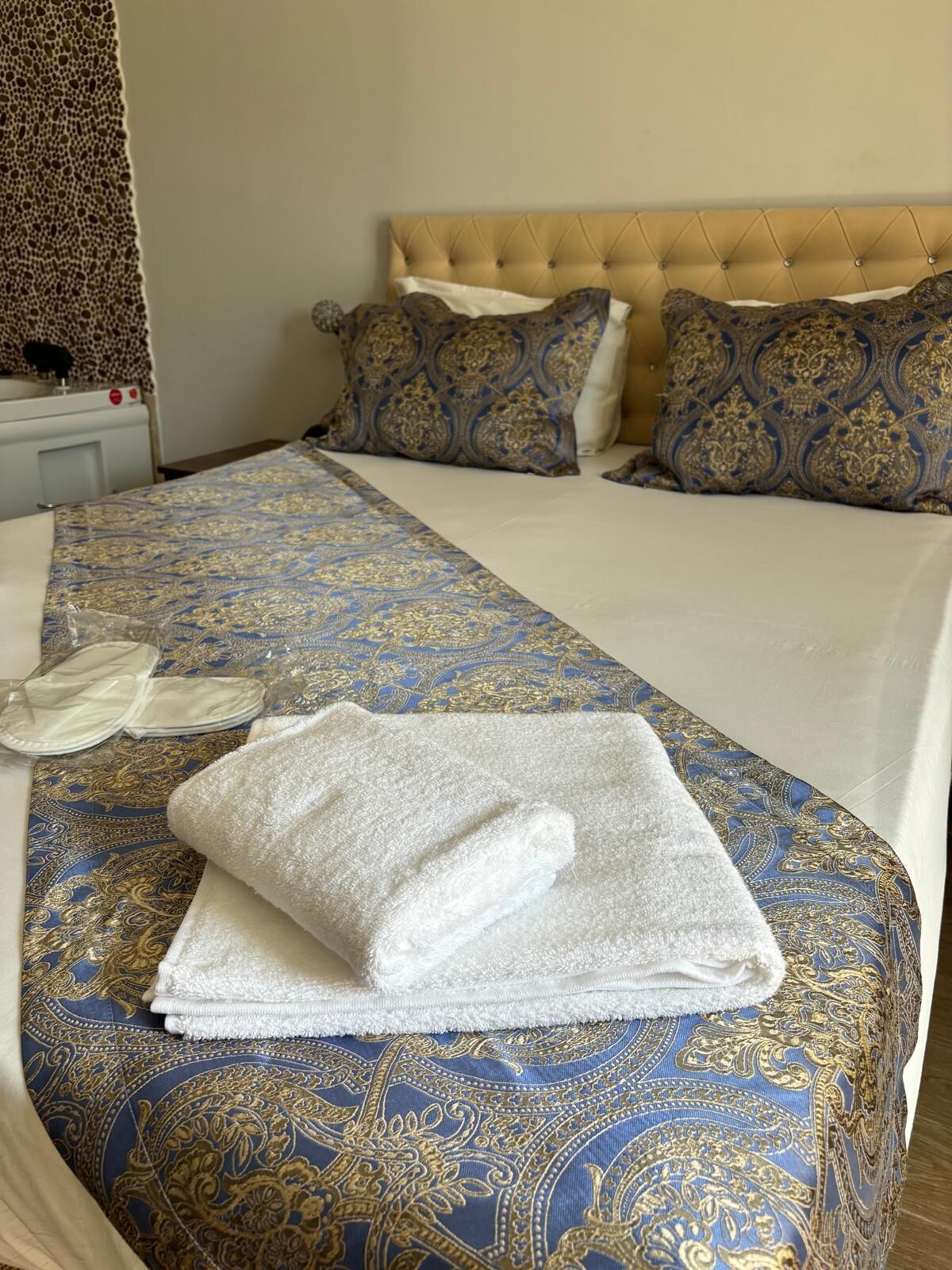 deluxe room, 1 bedroom, garden view, garden area | laptop workspace, soundproofing