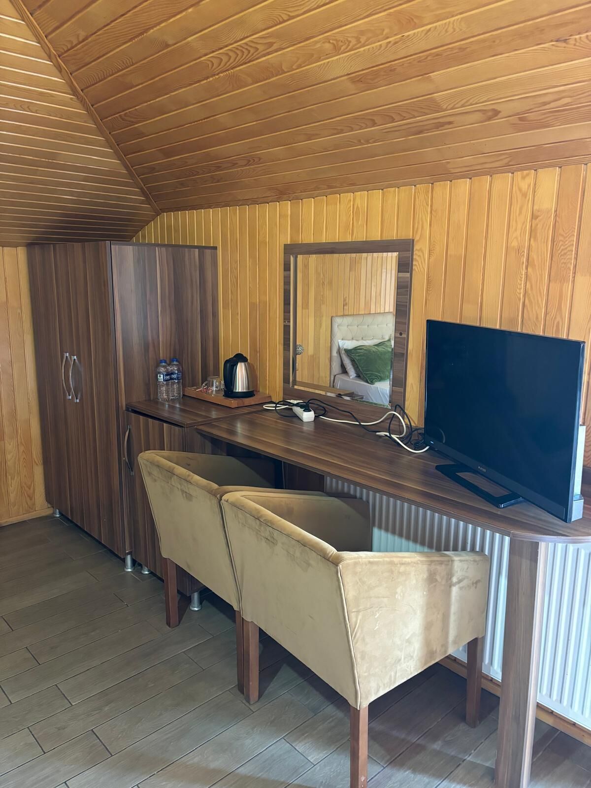 deluxe room, 1 bedroom, garden view, garden area | laptop workspace, soundproofing