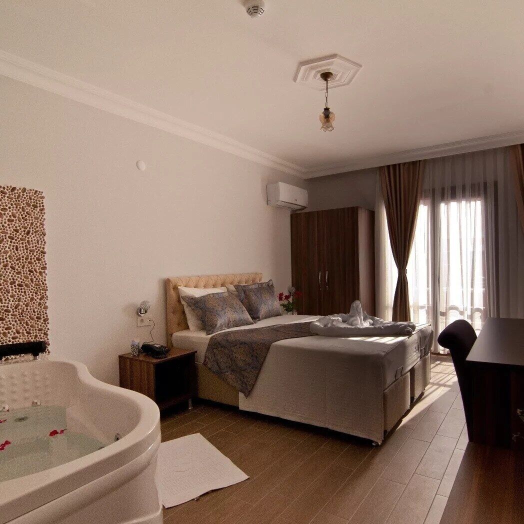 deluxe room, 1 bedroom, garden view, garden area | laptop workspace, soundproofing