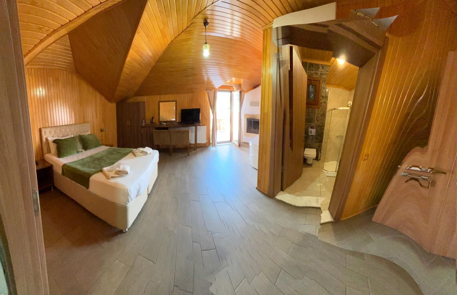 deluxe room, 1 bedroom, garden view, garden area | laptop workspace, soundproofing