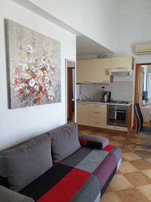 Classic Apartment, 2 Bedrooms, Balcony, Garden Area | Free WiFi, bed sheets - Apartments Mary (Trogir)