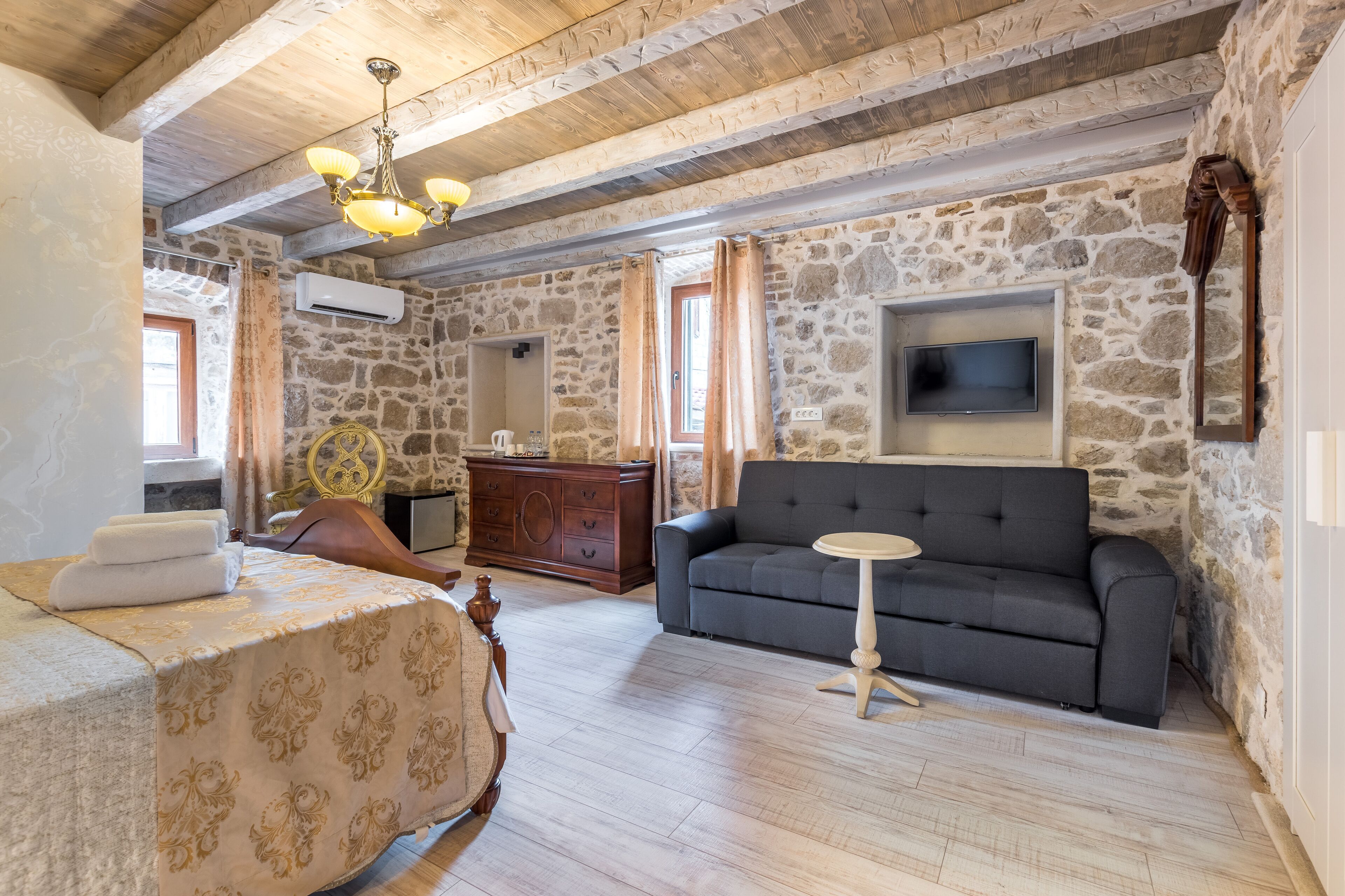 1 bedroom, premium bedding, minibar, in-room safe