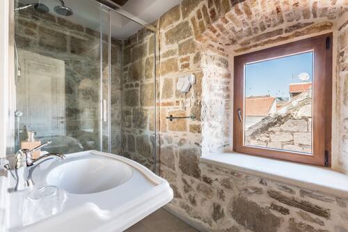Literie de qualité supérieure, minibar, coffres-forts dans les chambres