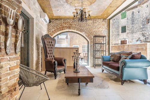 Lobby-Lounge