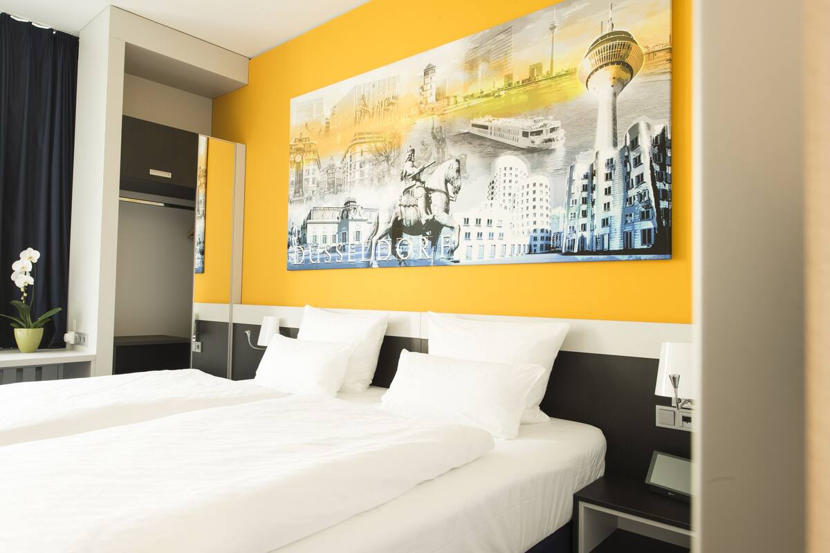 in-room safe, desk, soundproofing, free wifi