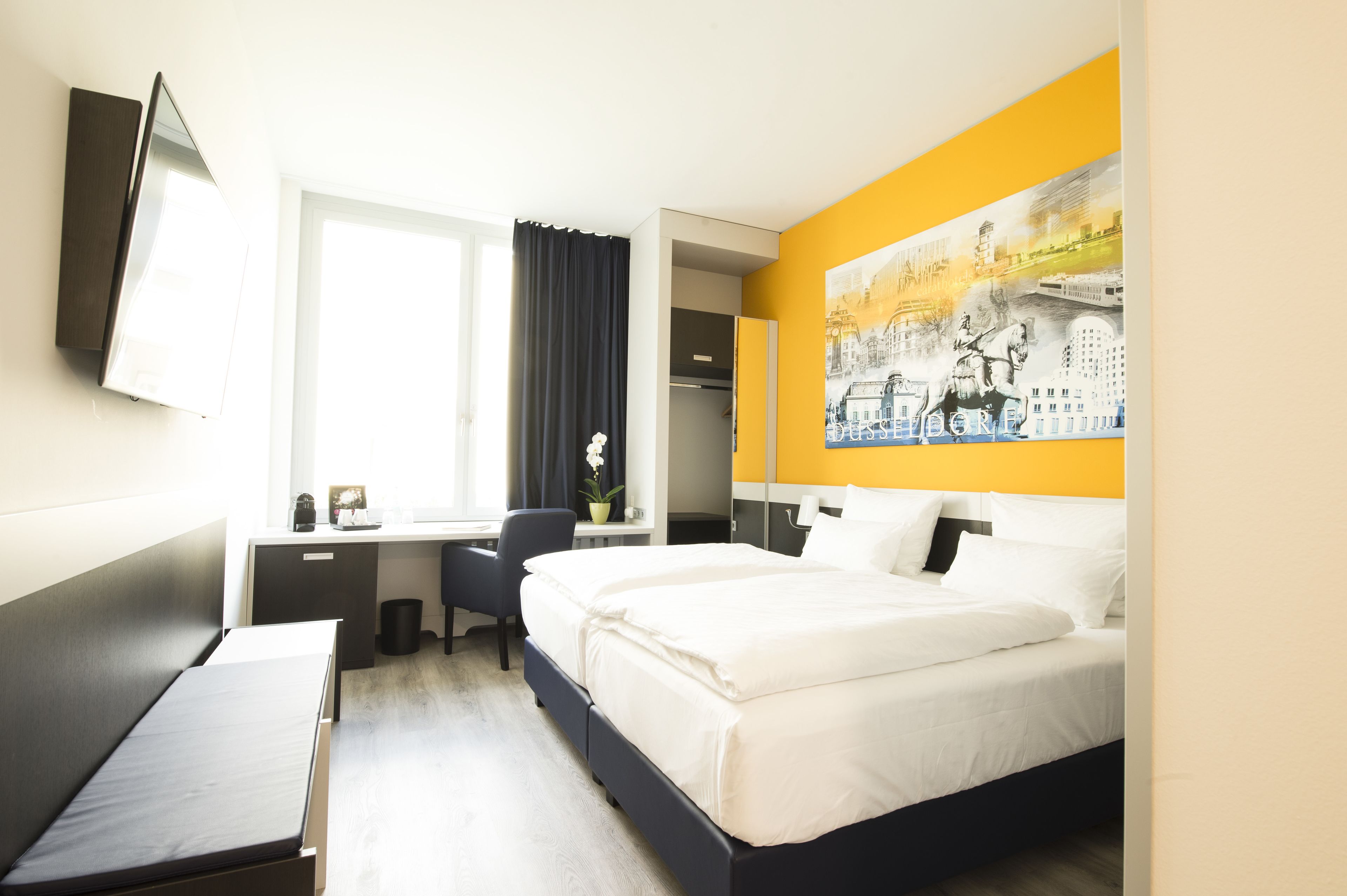 In-room safe, desk, soundproofing, free WiFi