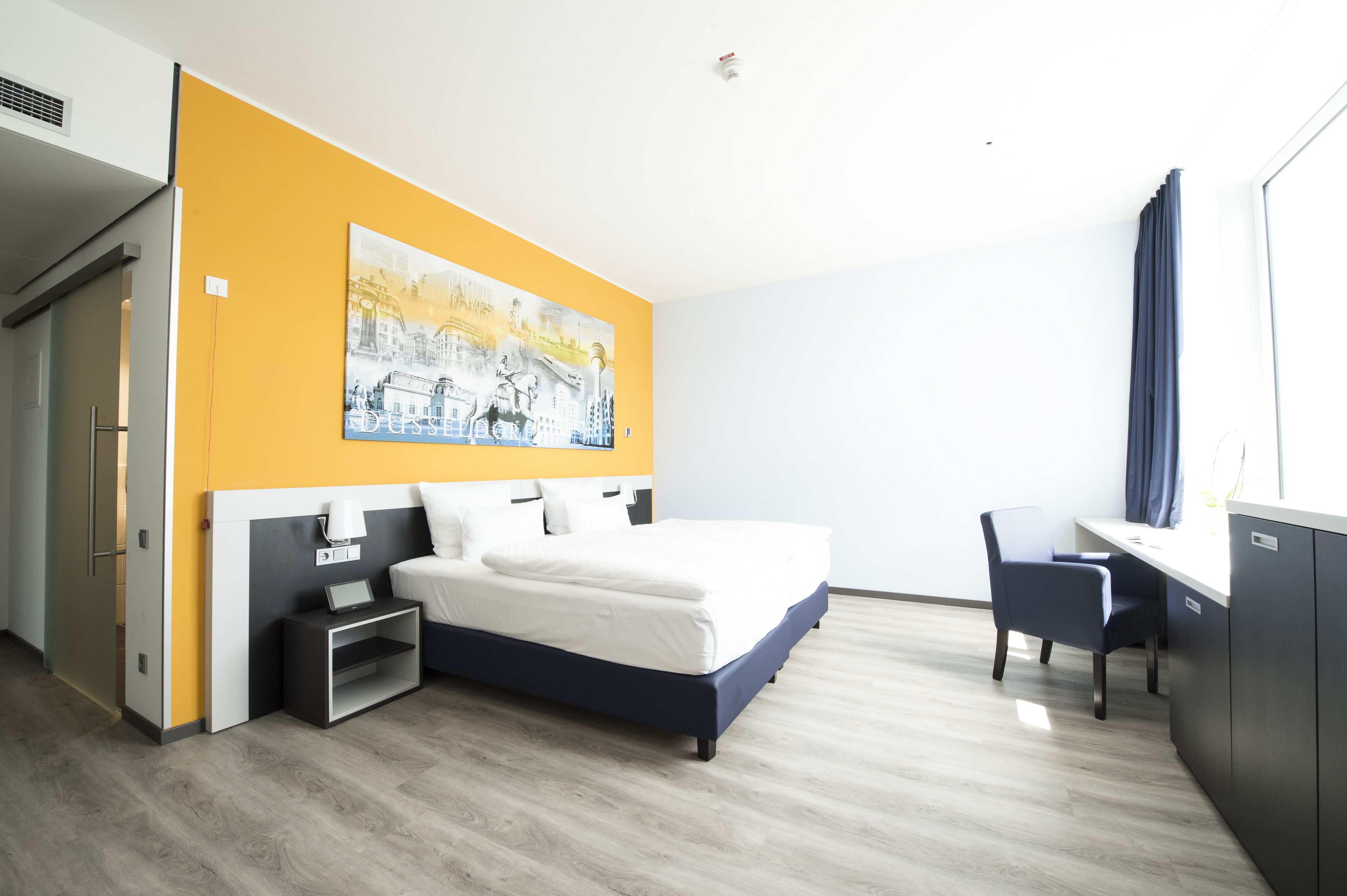 in-room safe, desk, soundproofing, free wifi