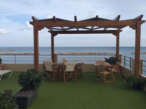 Breakfast, lunch, dinner served; Greek cuisine, beach views  - Xristinas Apartments (Platanias)