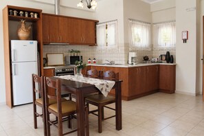 Apartment (Artemis) | Private kitchen - Xristinas Apartments (Platanias)