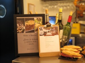 Dining - Koisi Hostel (San Sebastián)