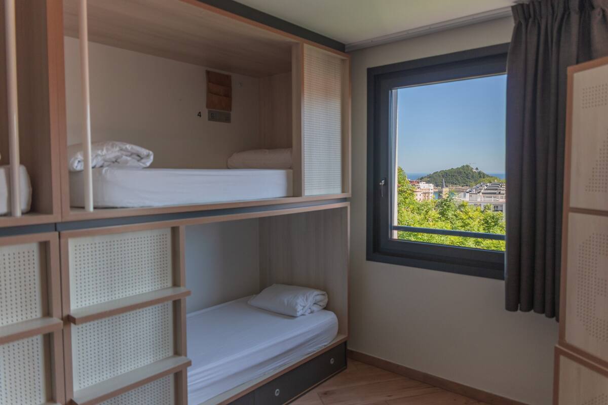 Private Dorm for 6 with Shared Bathroom