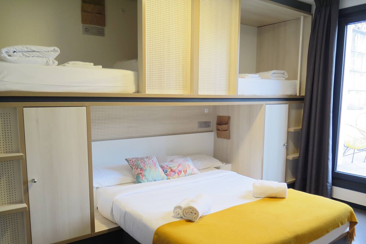 Family Room, Private Bathroom (Deluxe)