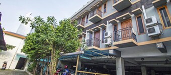 RedDoorz Plus near Ciputra World Kuningan 2