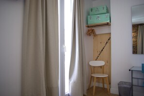 Bureau, rideaux occultants, chambres insonorisées, Wi-Fi gratuit