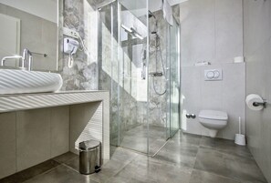 Deluxe Luxury Suite with City View | 1 kamar tidur, seprai katun Mesir, seprai premium, dan busa memori