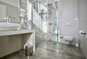 Deluxe Luxury Suite with City View | 1 Schlafzimmer, Bettwäsche aus ägyptischer Baumwolle