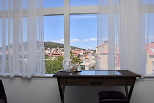 Deluxe Luxury Suite with City View | Ausblick vom Zimmer
