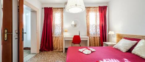 Appartement, 3 chambres | 3 chambres, bureau, fer et planche à repasser, accès au Wi-Fi (inclus)