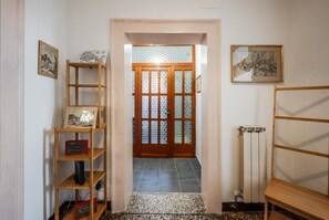 Apartment, 3 Schlafzimmer | Wohnbereich | Flachbildfernseher