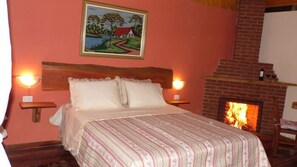 Escritorio y ropa de cama 