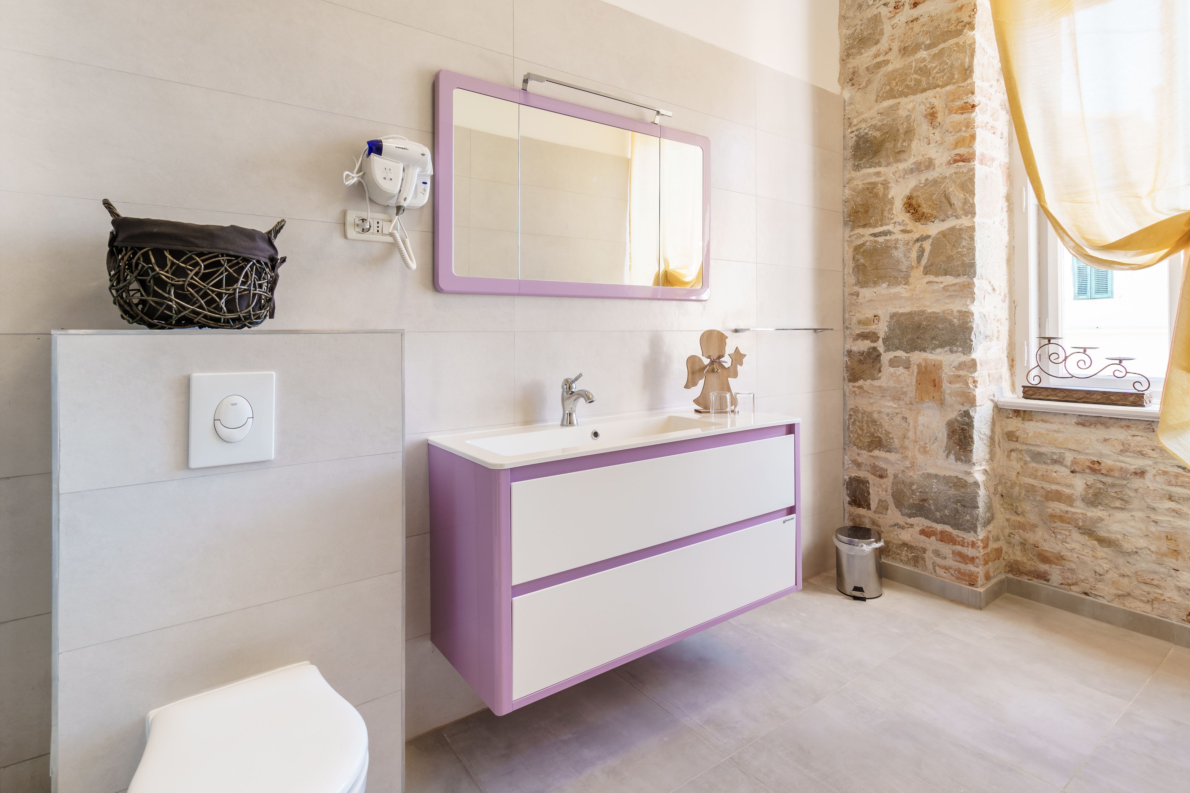 deluxe double room | bathroom | shower, free toiletries, slippers, towels