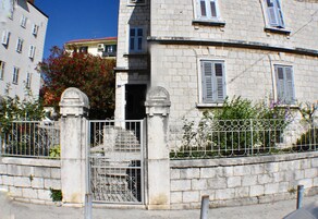 Entrada al alojamiento
