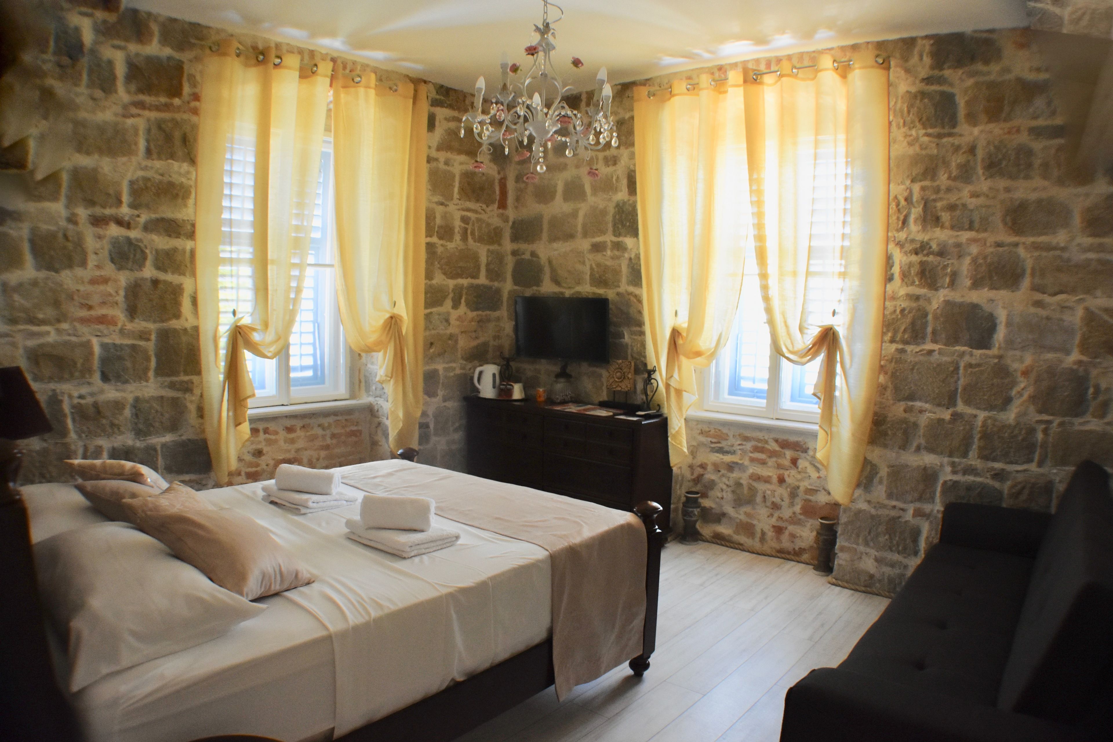 standard double room | premium bedding, in-room safe, desk, soundproofing