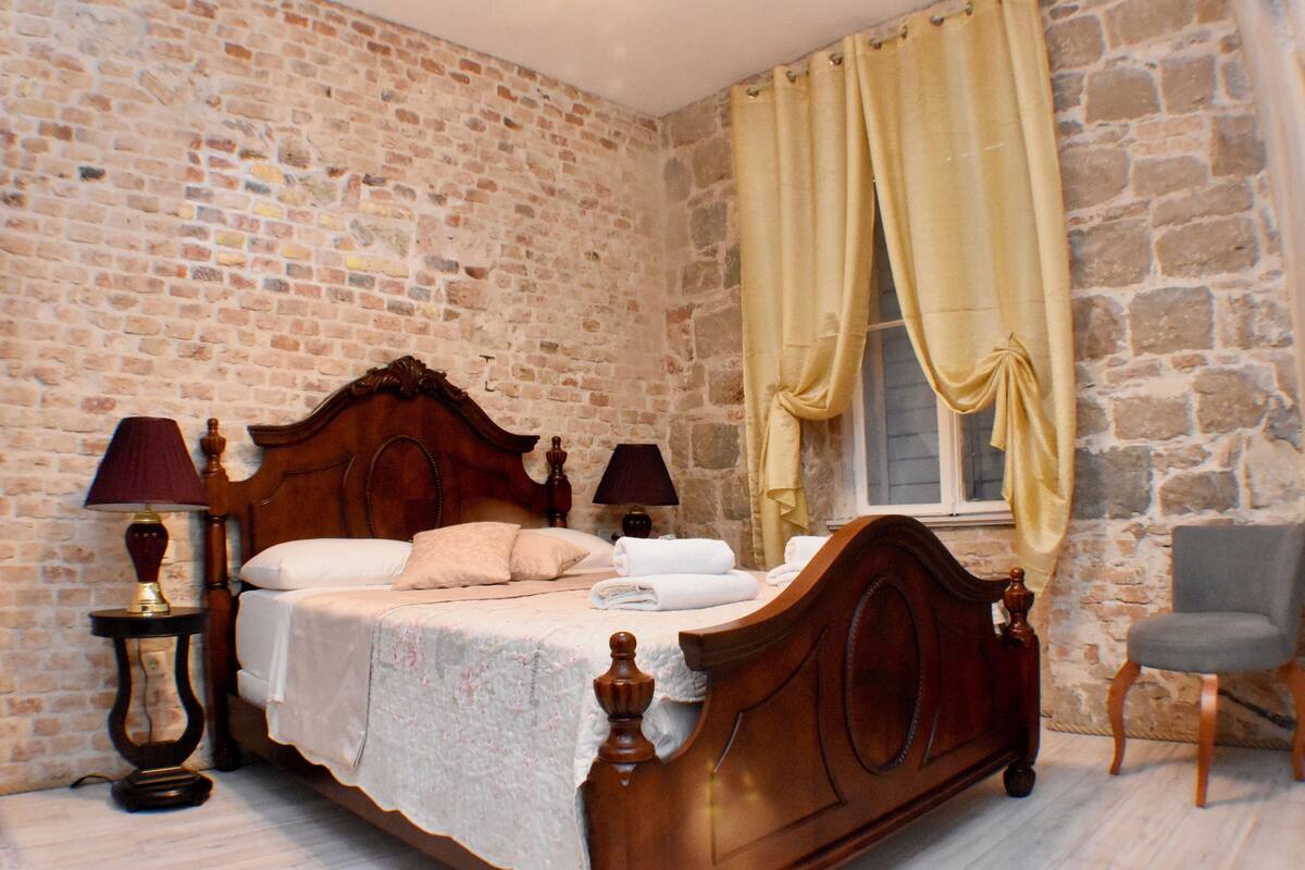 Premium bedding, in-room safe, desk, soundproofing