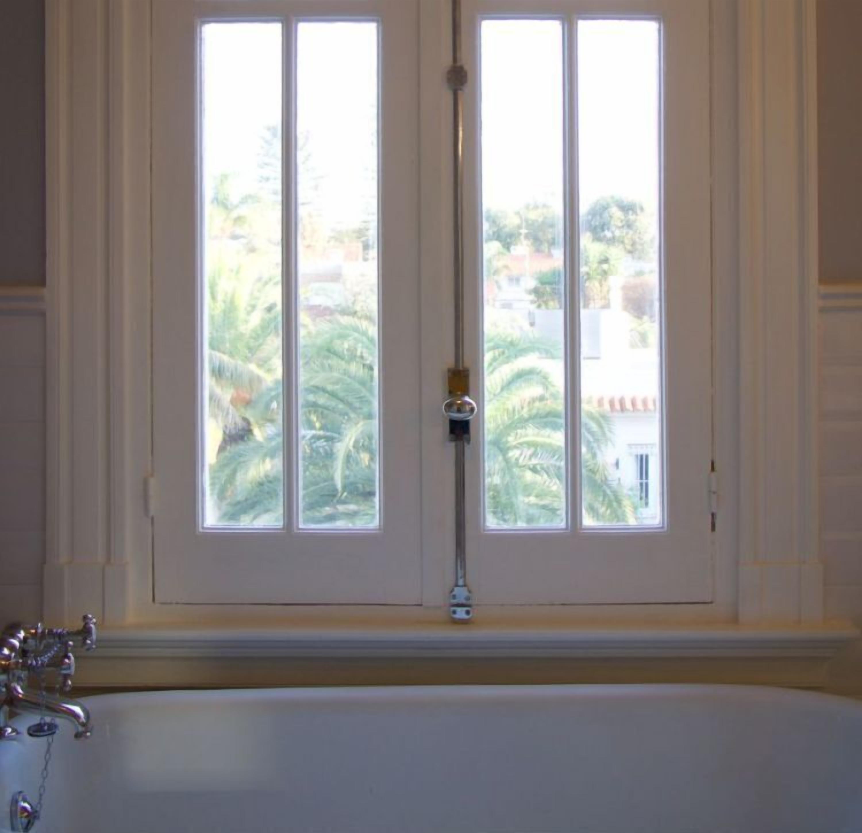 deep-soaking bathtub