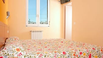 Tweepersoonskamer | Een bureau, een laptopwerkplek, gratis wifi, beddengoed