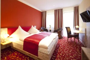 Junior Suite | Hypo-allergenic bedding, desk, laptop workspace, blackout drapes - Hotel Römerstadt (Gersthofen)