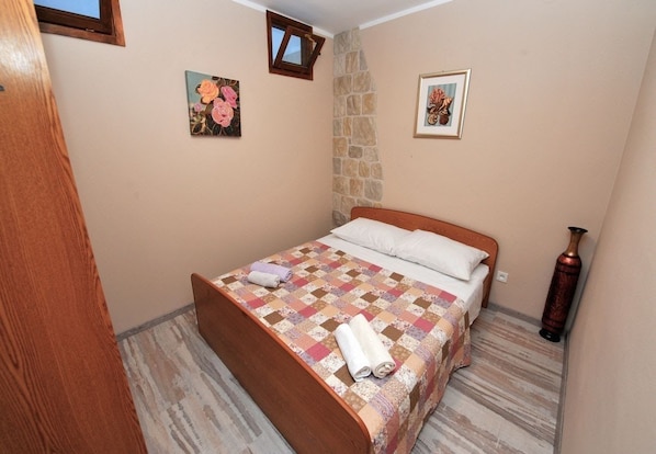 Apartment, 2 Schlafzimmer, Meerblick | 2 Schlafzimmer, kostenlose Babybetten, kostenloses WLAN, Bettwäsche