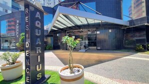 A modern building with a sign reading "RESIDENCE AQUARIUS." - Aquarius - Achei Férias (Caldas Novas)