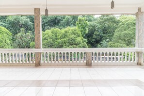 Terrace/patio - RedDoorz near Kebun Raya Bogor (Bogor)