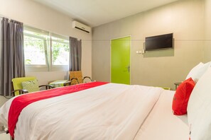 Desk, blackout curtains, free WiFi, bed sheets