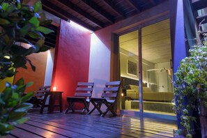 Habitació doble estàndard | Caixa forta a l'habitació, escriptori i cortines opaques