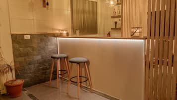 Snack bar