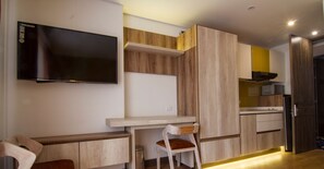 Minibar, escritorio, tabla de planchar con plancha y wifi gratis 
