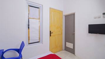 Double Room | Desk, free WiFi, bed sheets