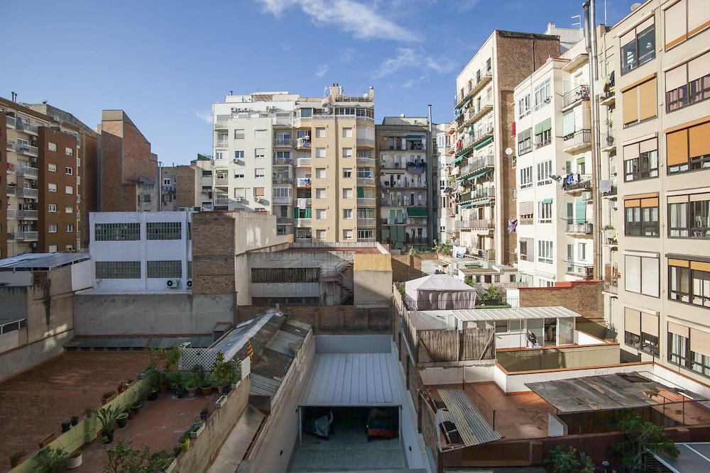 BBarcelona Gaudi Flats photo 5