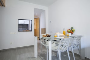 Flat-screen TV - BBarcelona Gaudi Flats (Barcelona)