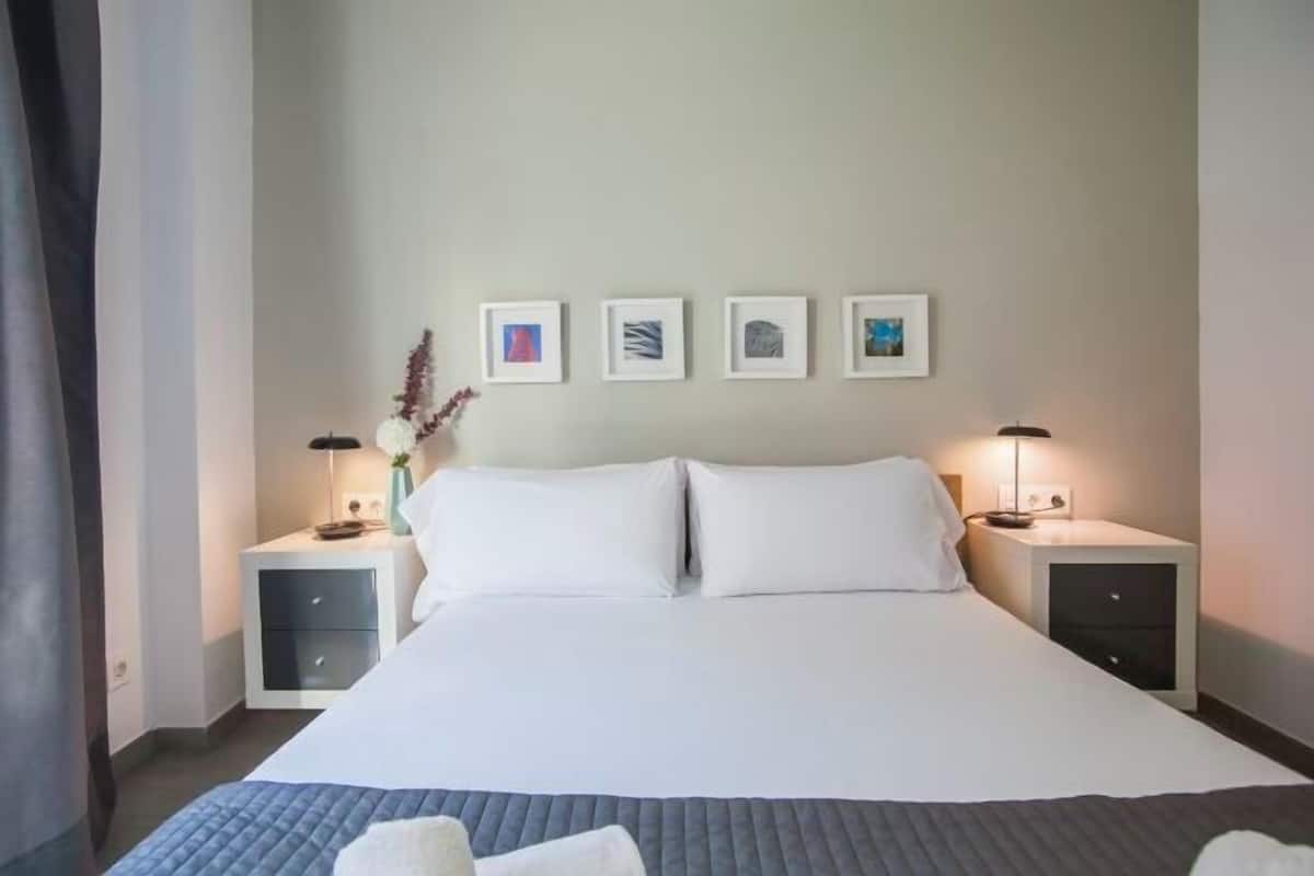 2 bedrooms, iron/ironing board, free WiFi, bed sheets