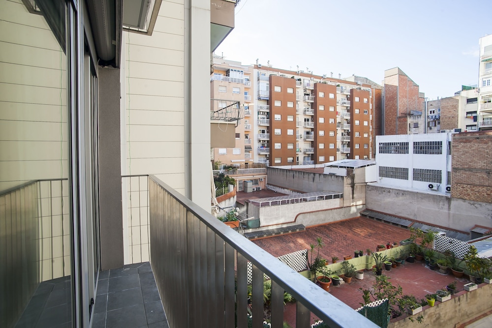 BBarcelona Gaudi Flats photo 6