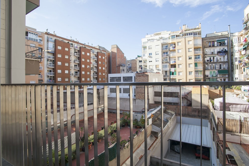 BBarcelona Gaudi Flats photo 7