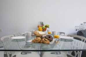 Fridge, microwave, oven, stovetop - BBarcelona Gaudi Flats (Barcelona)